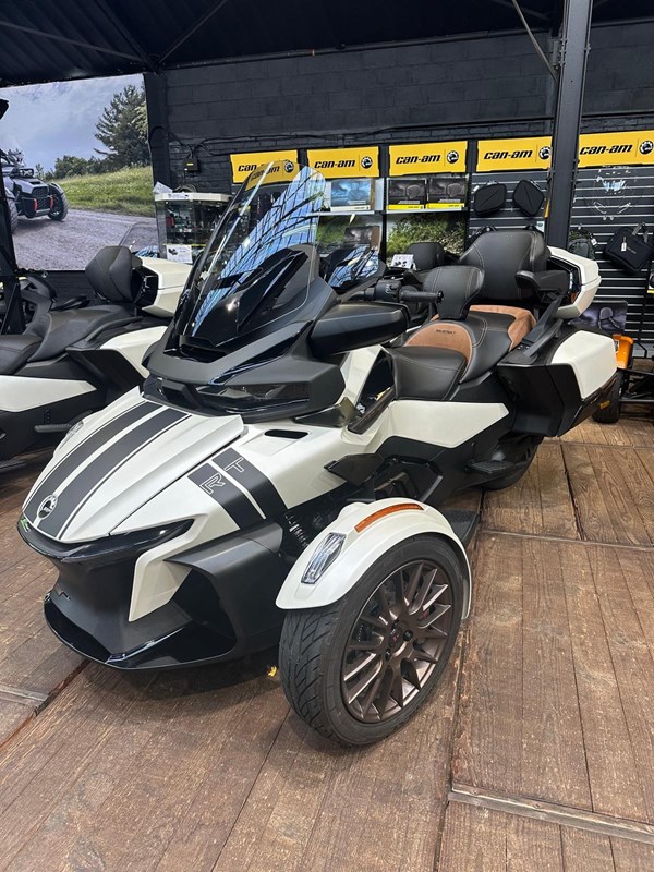 CAN-AM SPYDER RT SEA-TO-SKY 2024 - 1600 km