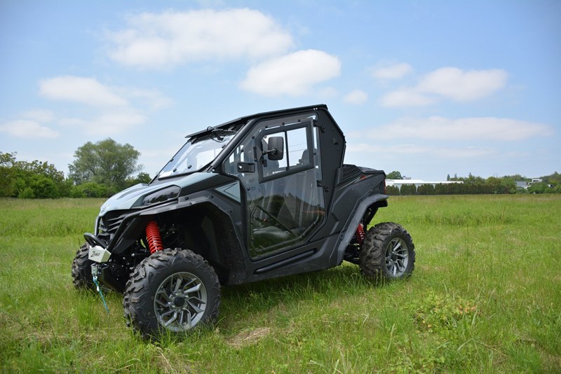 Cabine en polycarbonate entièrement équipée (essuie-glace/lave-glace/chauffage) - 2 places