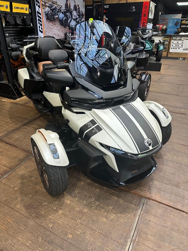 CAN-AM SPYDER RT SEA-TO-SKY 2024 - 1600 km