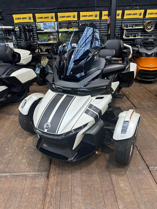 CAN-AM SPYDER RT SEA-TO-SKY 2024 - 1600 km